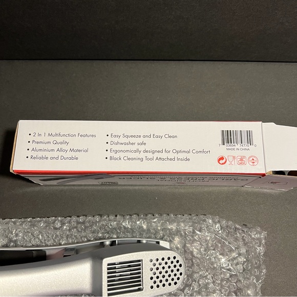 Professional Garlic Press/Slicer Premium Quality Aluminum Alloy Dishwasher Safe - Picture 3 of 5